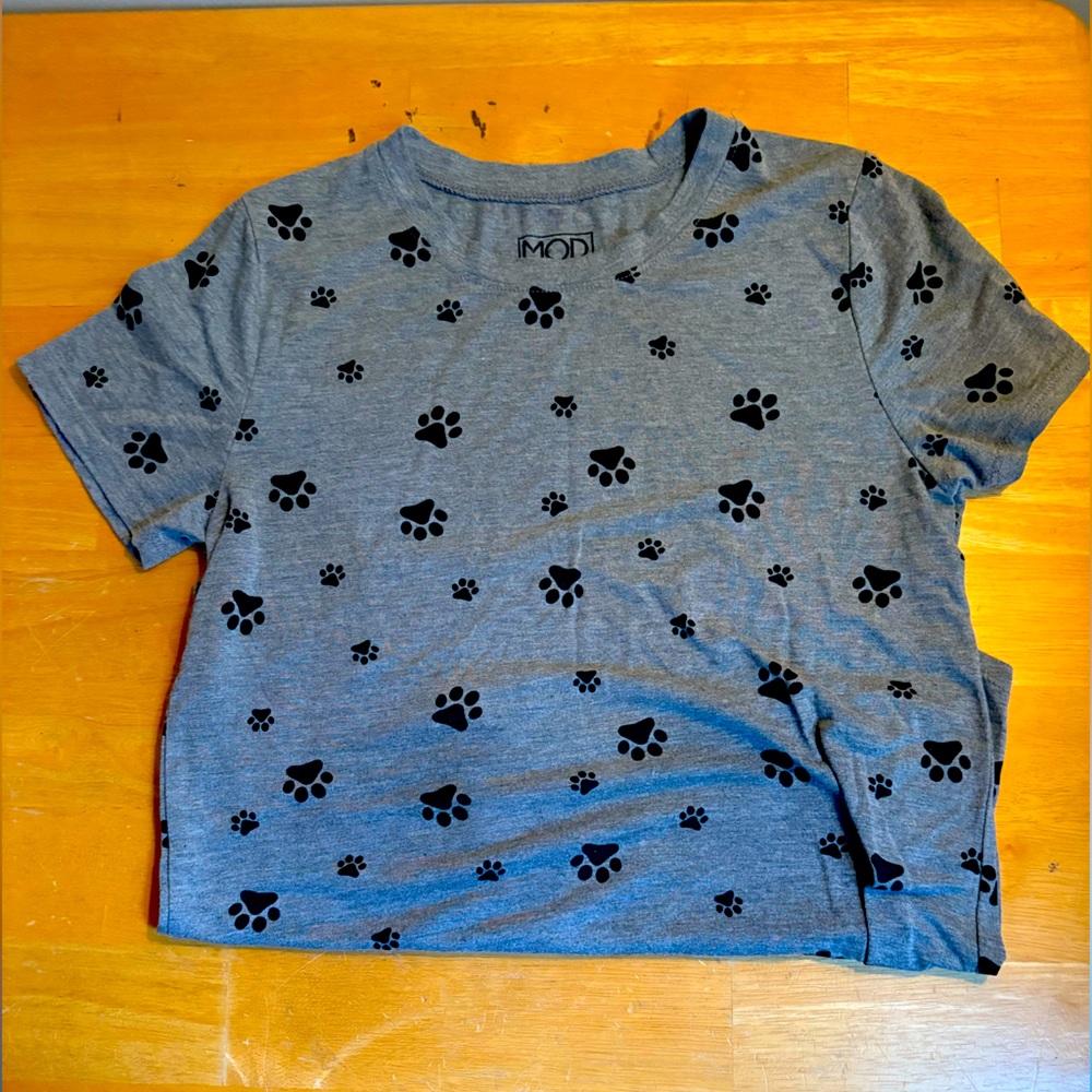 Modern Lux gray paw print women’s tee shirt size medium